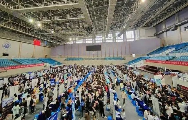 促就业!今年秋招好拼!校园招聘会用人需求“多以万计”