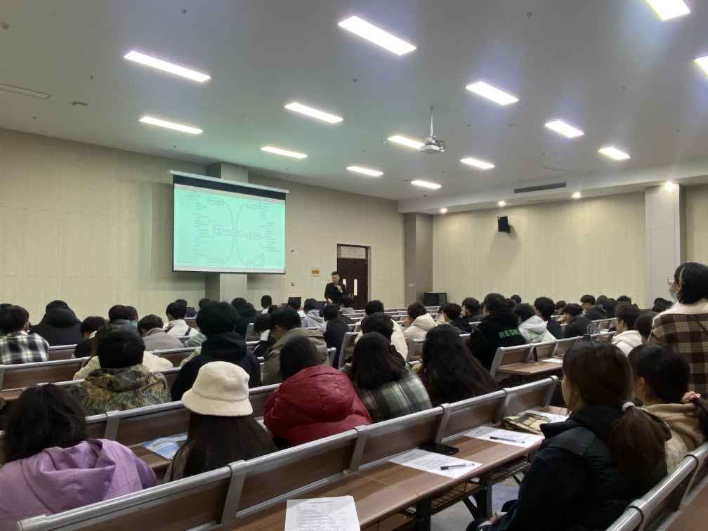源本科技在南通理工学院举办大学生职业规划讲座
