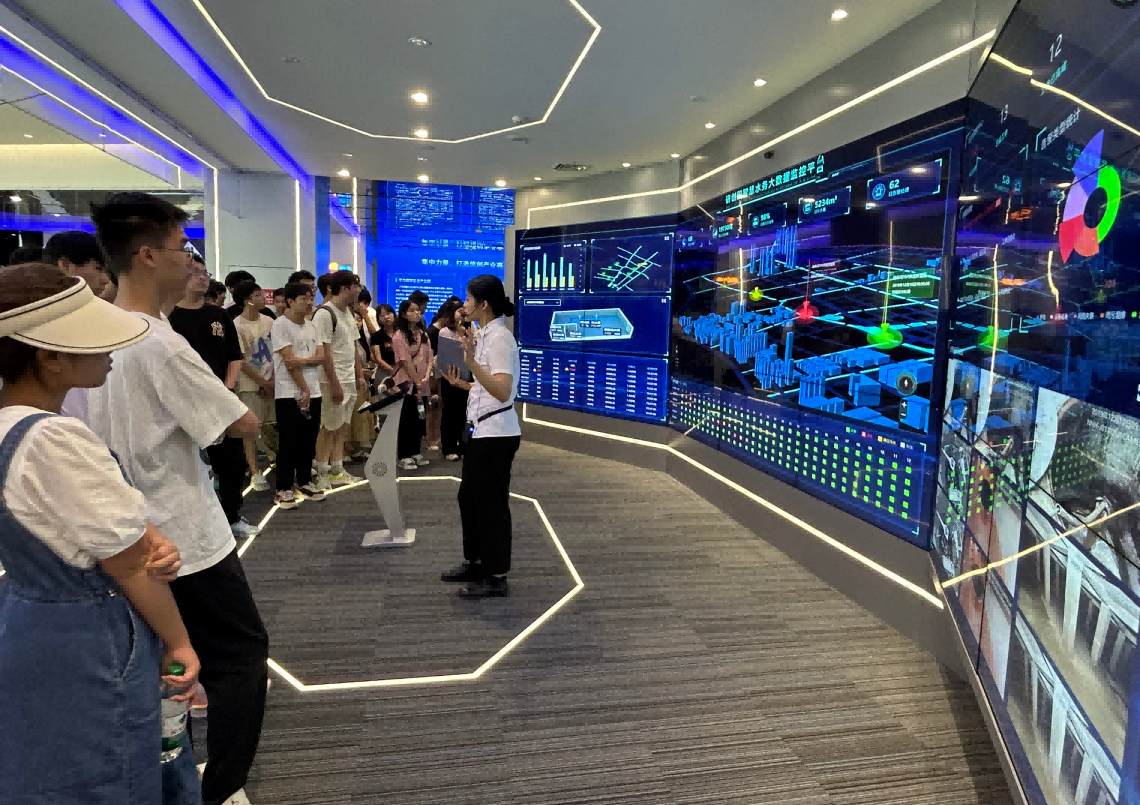 源本科技IT精英暑期实训营活动日 | 探秘南京江北新区研创园 科技火花点亮未来梦想