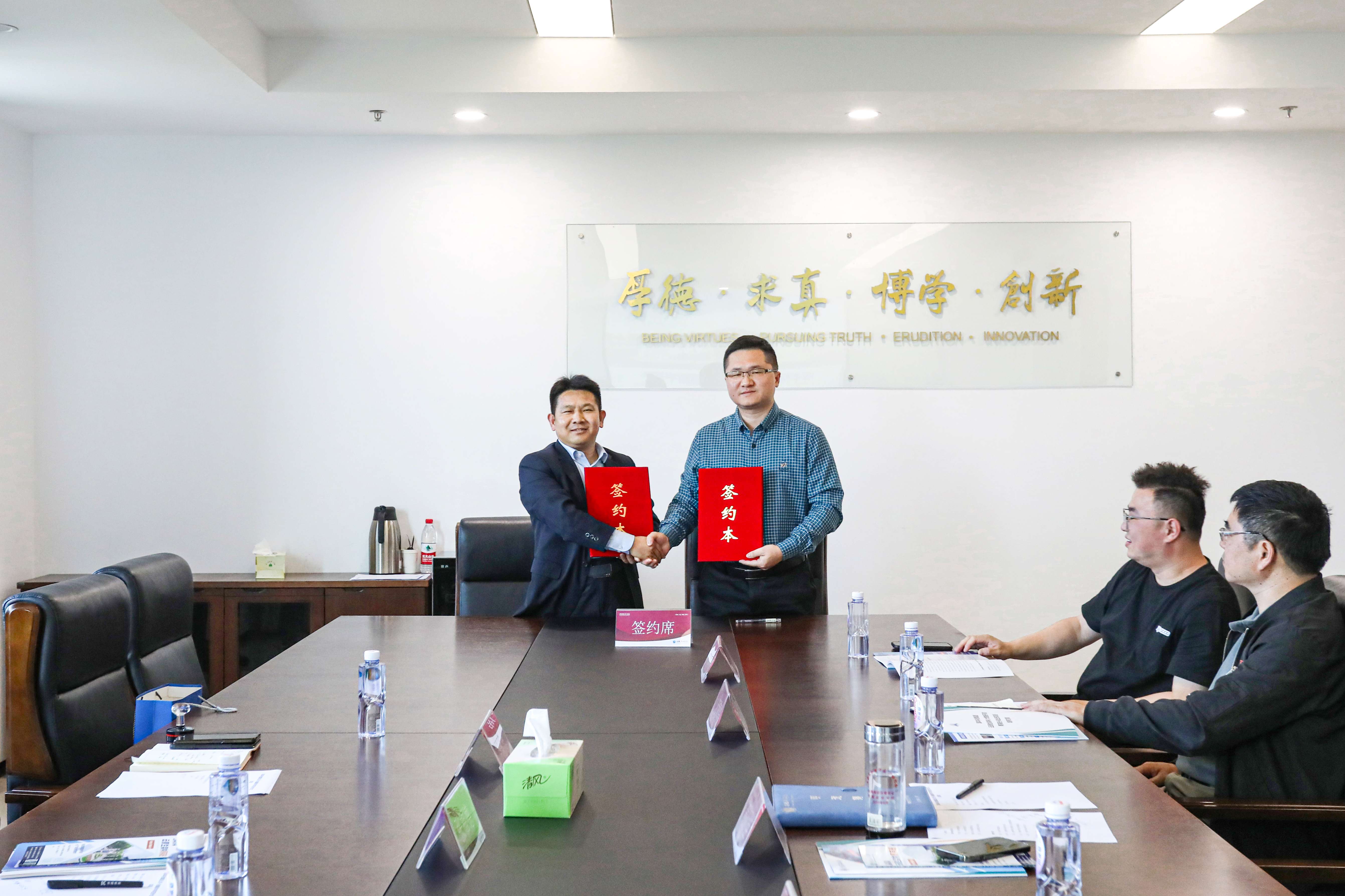 源本科技集团与安徽新华学院举行产教融合合作签约仪式